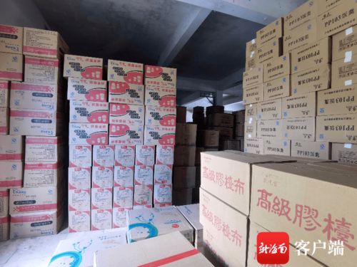 頂風作案！?？谝粋}庫暗藏2000箱不可降解塑料制品，傘業涉案